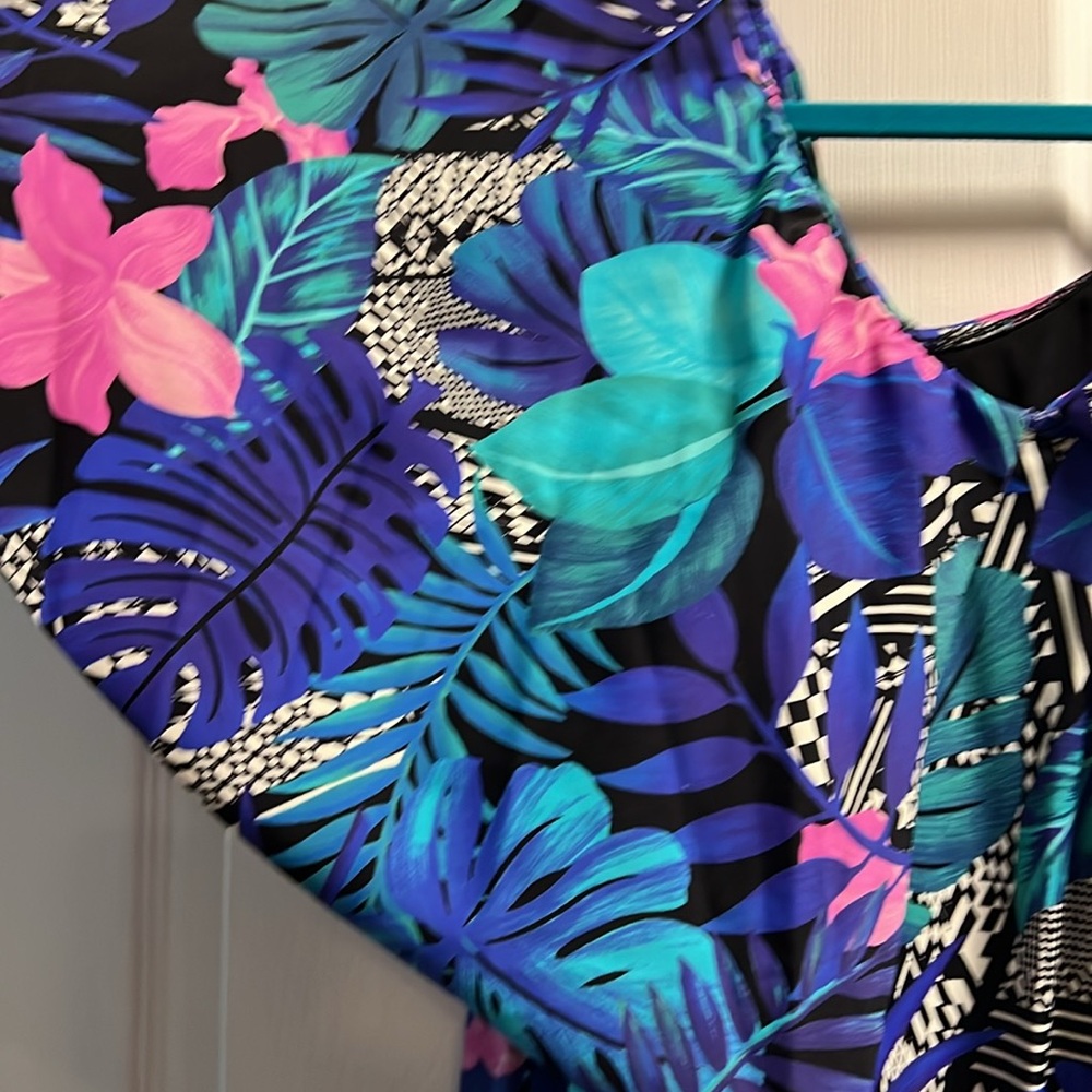 Plus sized swimsuit - Picture 2 of 2